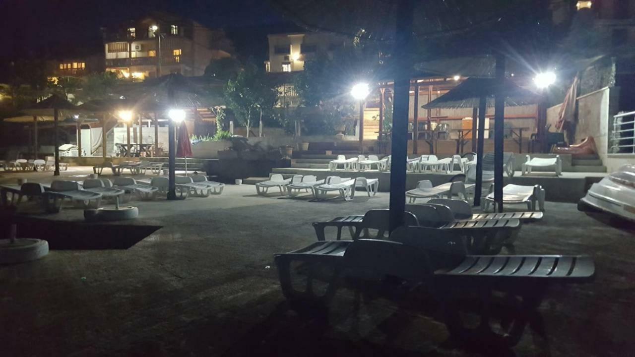 Apartments Klakor Ps ティヴァト エクステリア 写真